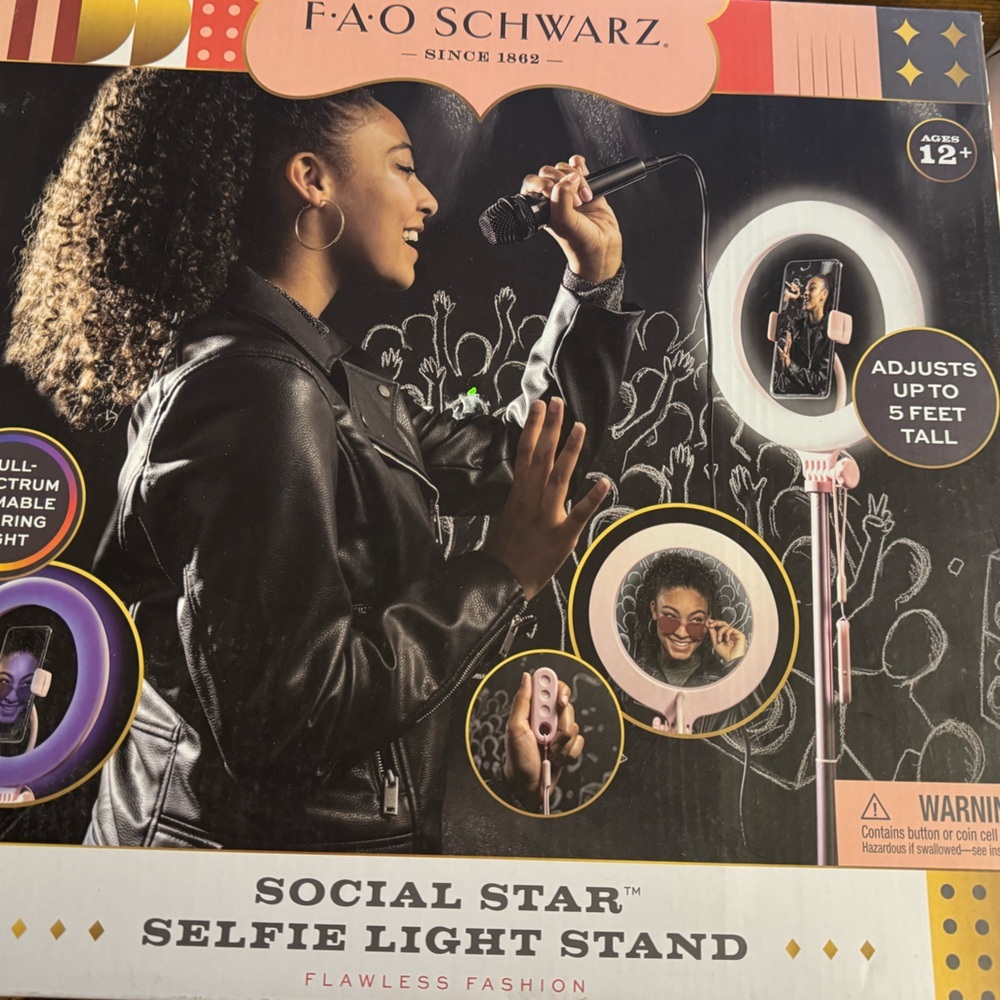 FAO Schwarz Adjustable Height Ring Light Stand‎ Live Hosts makeup reselling